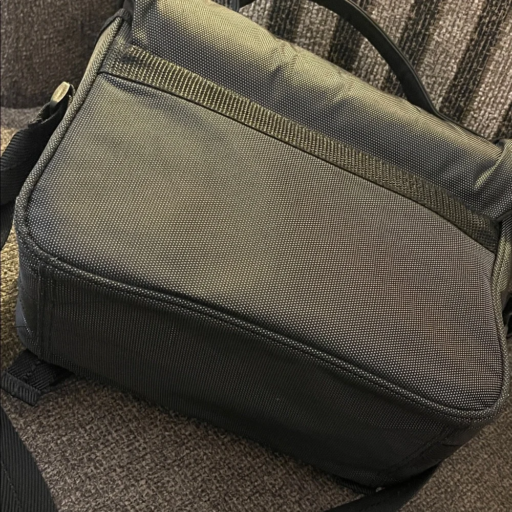 Nikon Black and Gray Messenger Camera Bag - Picture 8 of 8